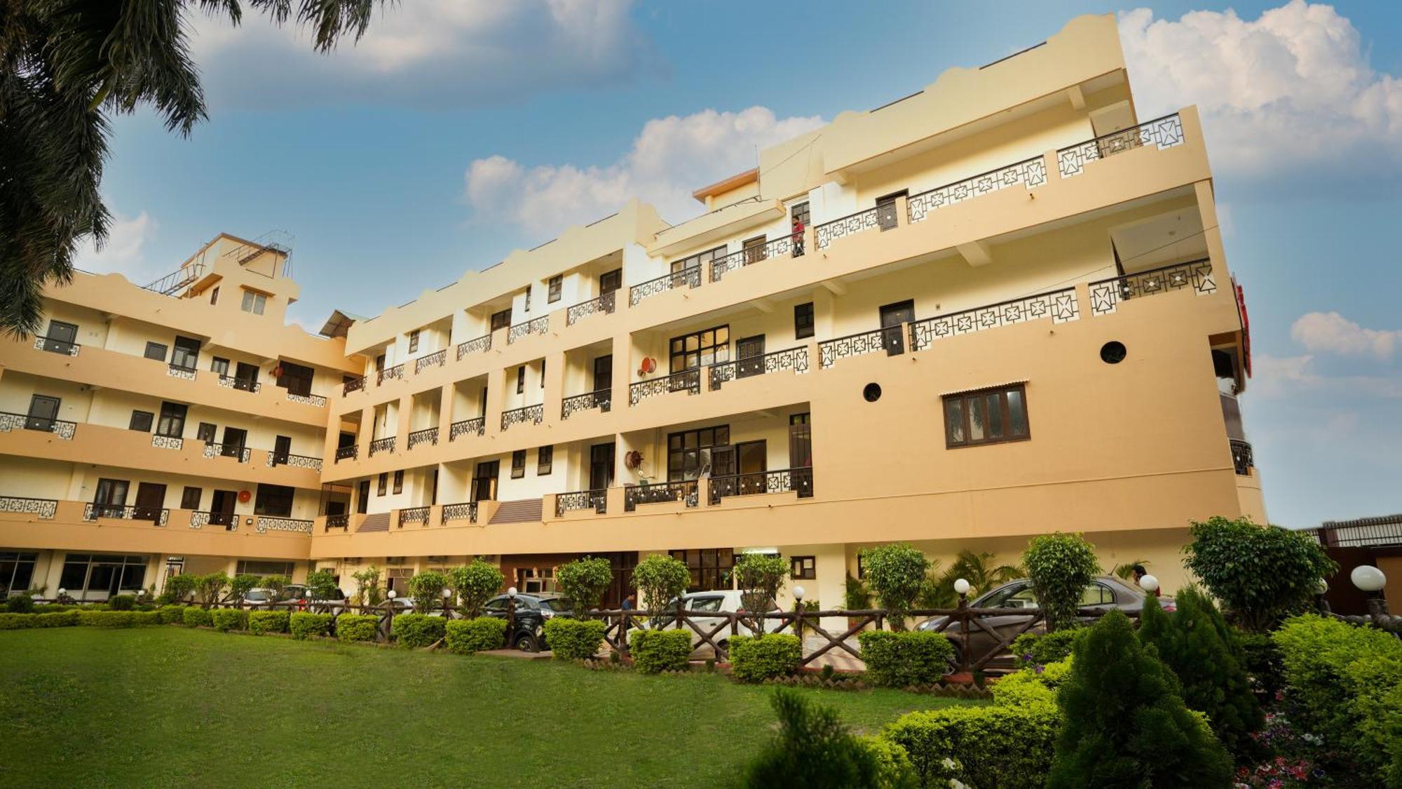 Hotel Neeraj Bhawan- Triveni Ghat Rishīkesh Exterior foto